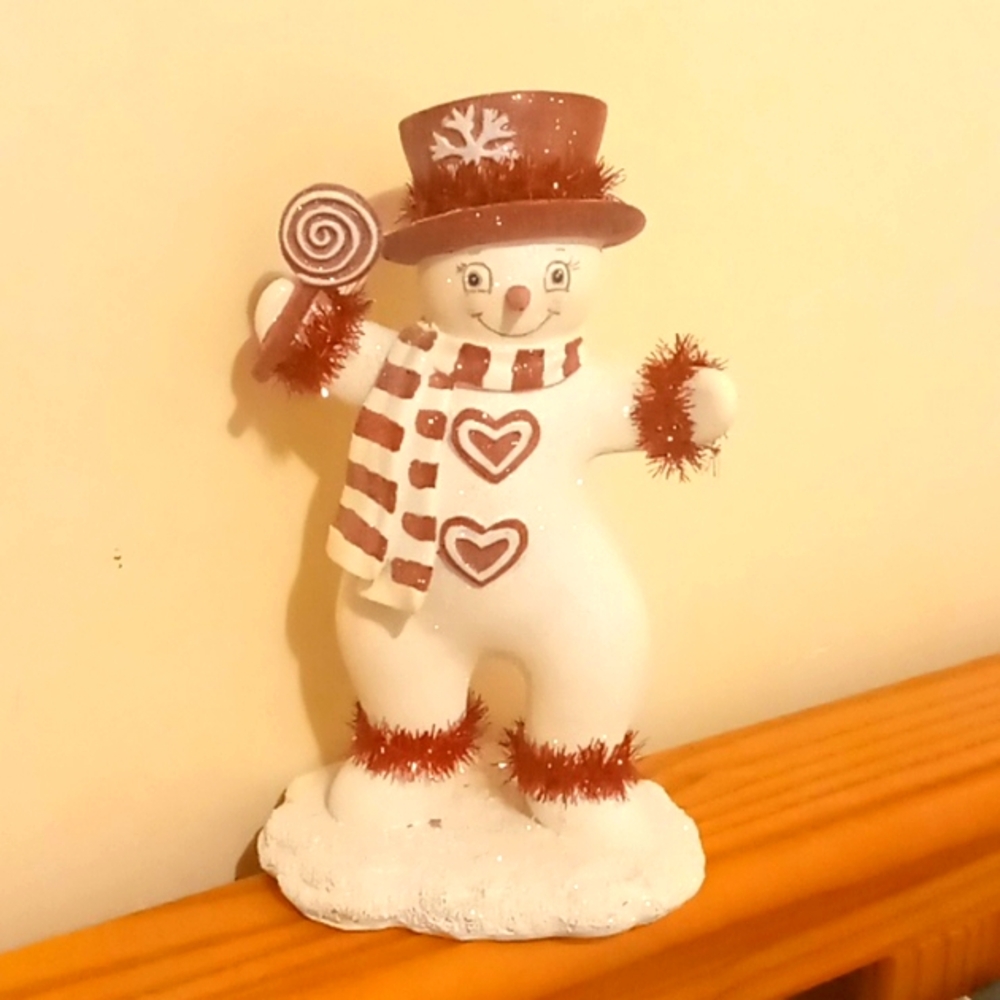 SNOWMAN WITH HEARTS HOLDING A LOLLIPOP
